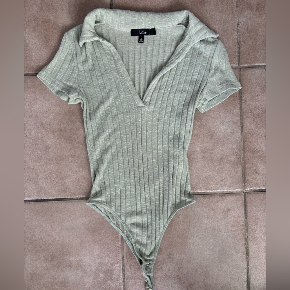Lulus green collard short sleeve body suit
